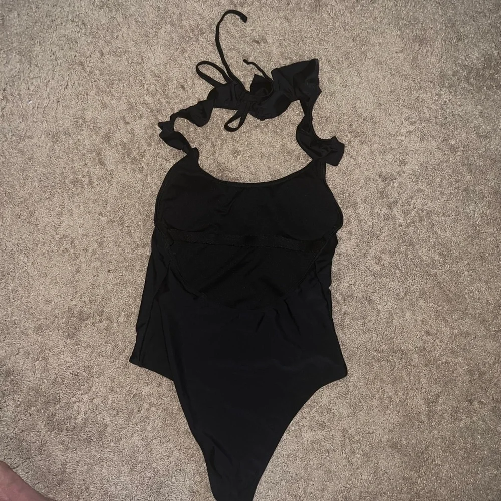 Black Ruffled Strap One Piece Cheeky Swimsuit Size Large